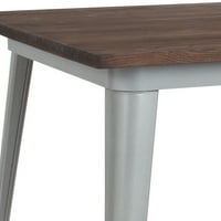 31,5 kvadratni stol od srebrnog metala u zatvorenom prostoru s rustikalnom pločom od oraha