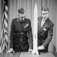 Ispis: Redstone vođena raketa W Majstor general J.B. Medaris i dr. Wernher von
