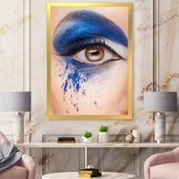 DesignArt 'Izbliza smeđeg oka s plavim fantazijskim make up' Moderni uokvireni umjetnički tisak